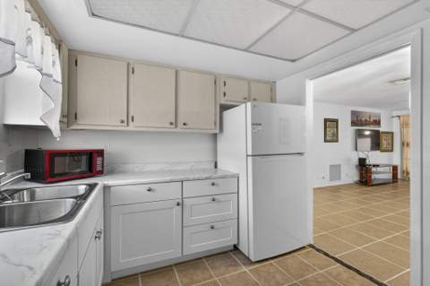 2833 Crosley Drive #C, West Palm Beach FL - photo 17 of 31