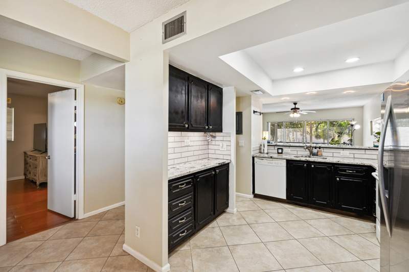 2 bedroom Condominium at 3075 E Gardens East Drive #32, Royal Point Manor East Condo, Palm Beach Gardens — photo 3