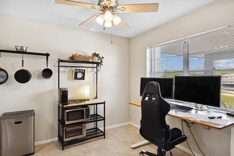 2 bedroom Condominium at 3075 E Gardens East Drive #32, Royal Point Manor East Condo, Palm Beach Gardens — photo 4