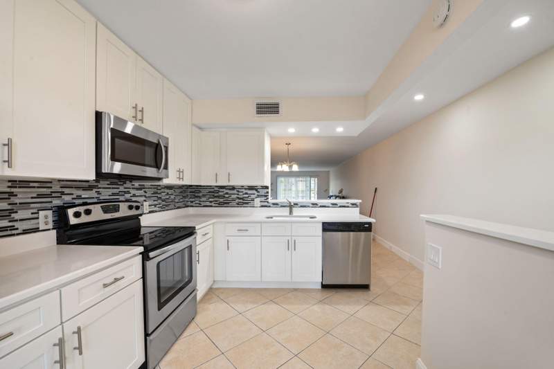 2 bedroom Condominium at 1090 Guildford #1090, Guildford At Century Village Condo, Boca Raton — photo 2