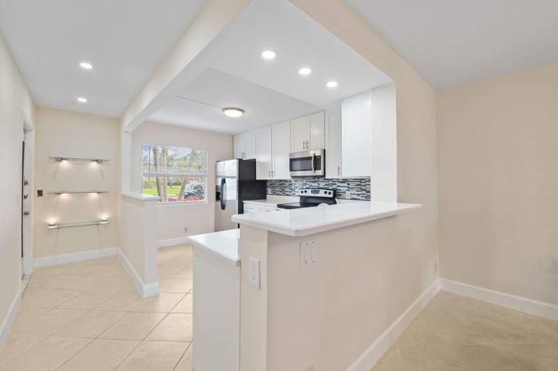 2 bedroom Condominium at 1090 Guildford #1090, Guildford At Century Village Condo, Boca Raton — photo 4