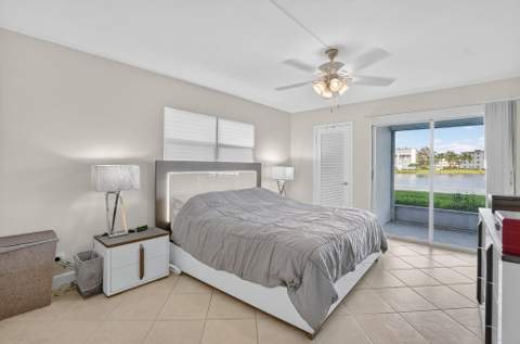 1090 Guildford #1090, Boca Raton FL - photo 19 of 33