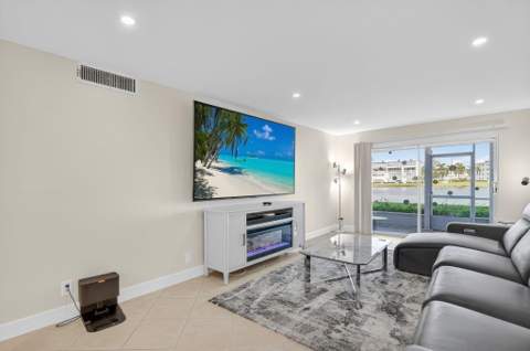 1090 Guildford #1090, Boca Raton FL - photo 20 of 33