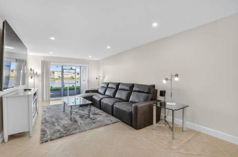 1090 Guildford #1090, Boca Raton FL - photo 21 of 33