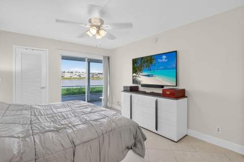 1090 Guildford #1090, Boca Raton FL - photo 23 of 33