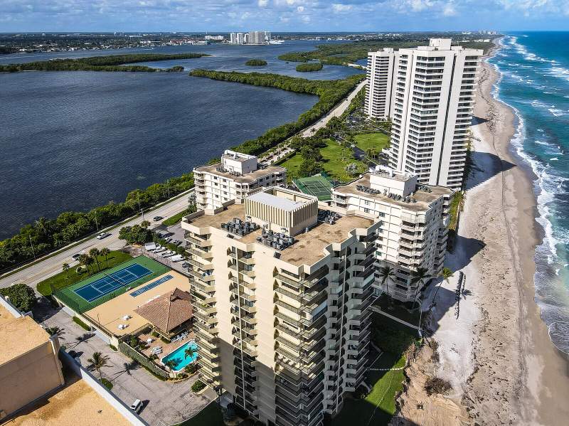 2 bedroom Condominium at 5460 N Ocean Drive #1d, Seagrape Condo, Singer Island — photo 4