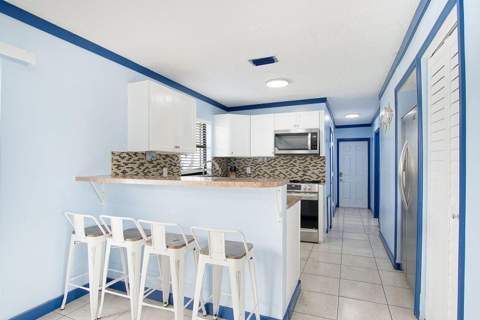 2902 Essex Drive, Fort Pierce FL - photo 7 of 35