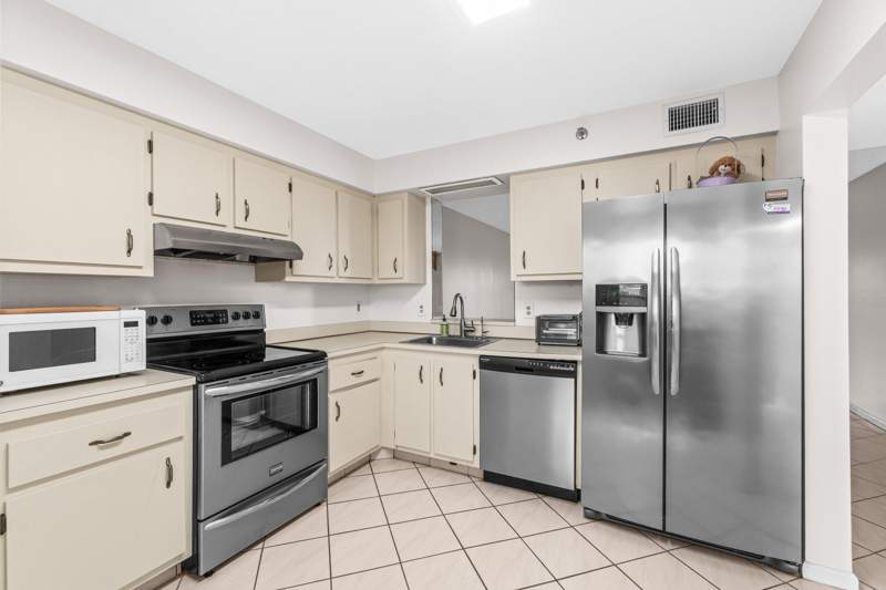 2 bedroom Condominium at 14623 Bonaire Boulevard #608, Villages Of Oriole Bonaire, Delray Beach — photo 4