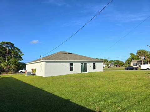 2772 SE Garfield Avenue, Port St. Lucie FL - photo 7 of 44