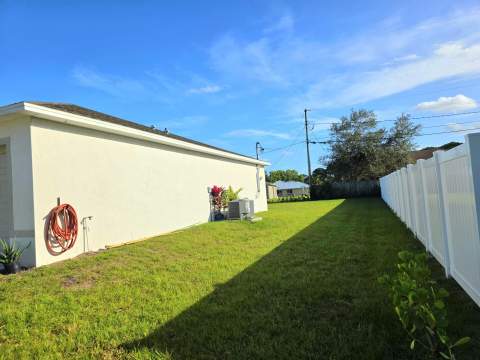 2772 SE Garfield Avenue, Port St. Lucie FL - photo 6 of 44