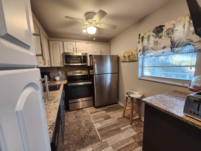 1 bedroom Condominium at 300 NE 26th Avenue #305, Village Royale Greenhill Condo, Boynton Beach — photo 5