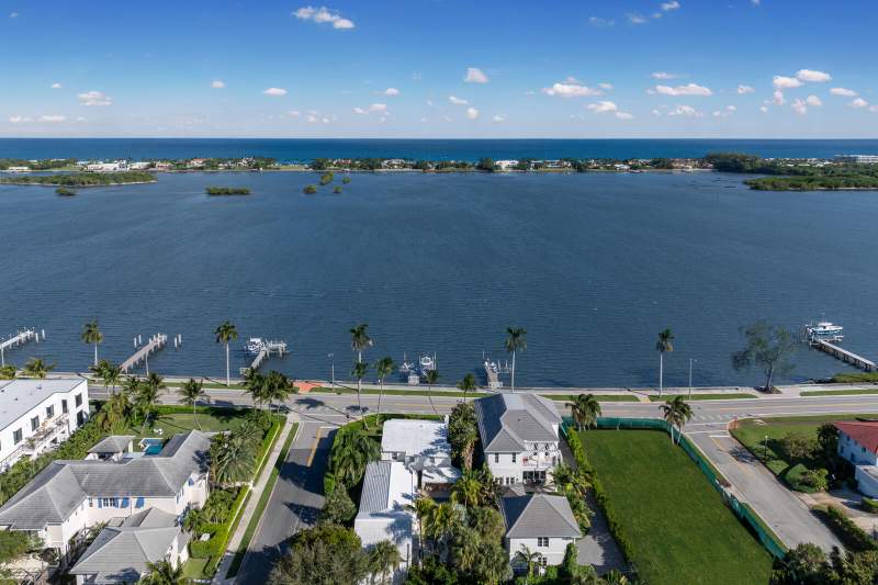 5 bedroom Single Family Residence at 7103 S Flagler Drive, Edgewater, West Palm Beach — photo 2