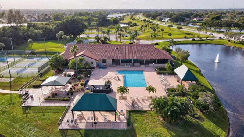 2 bedroom Condominium at 5881 Parkwalk Drive, Coves At Parkwalk Condo, Boynton Beach — photo 2