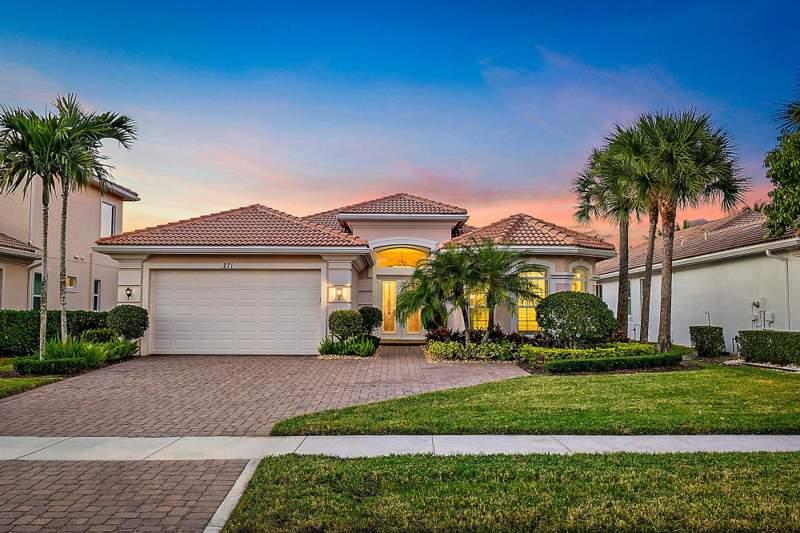 3 bedroom Single Family Residence at 271 Carina Drive, Jupiter Country Club, Jupiter — photo 3