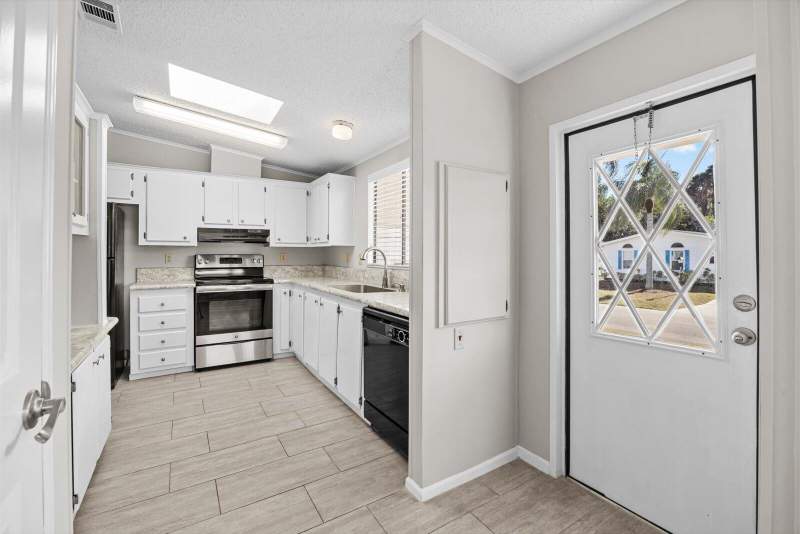 2 bedroom Manufactured Home at 8530 Leadtree Court, Savanna Club Plat II, Port St. Lucie — photo 5