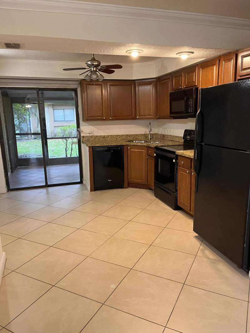 3 bedroom Villa at 208 Wimbledon Lake Drive #208, Wimbledon At Jacaranda Condo, Plantation — photo 5