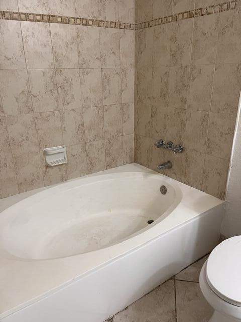 208 Wimbledon Lake Drive #208, Plantation FL - photo 11 of 17