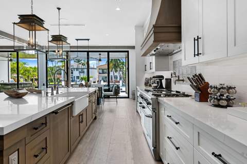 319 Coconut Isle Drive #2, Fort Lauderdale FL - photo 10 of 33