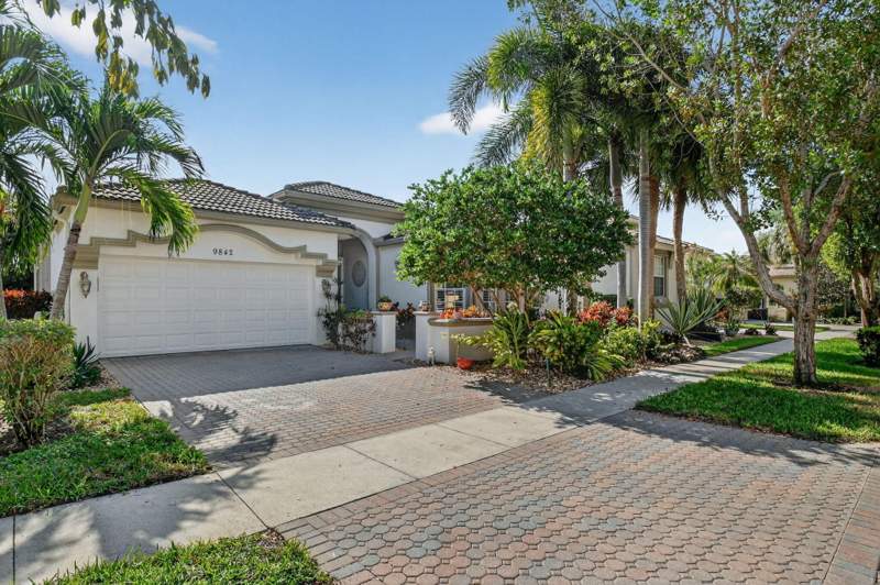 2 bedroom Single Family Residence at 9842 Via Elegante, Buena Vida, Wellington — photo 3