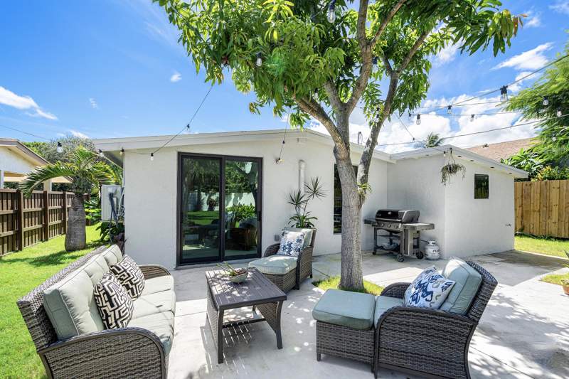 2 bedroom Single Family Residence at 363 Glouchester Street, Delray Mnr, Boca Raton — photo 2