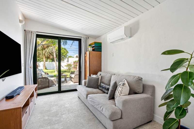 2 bedroom Single Family Residence at 363 Glouchester Street, Delray Mnr, Boca Raton — photo 4