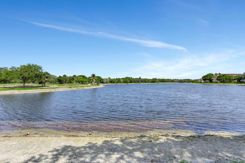 3 bedroom Condominium at 2850 Carambola Circle #19121, Applewood Village Ii-A Condo, Coconut Creek — photo 3