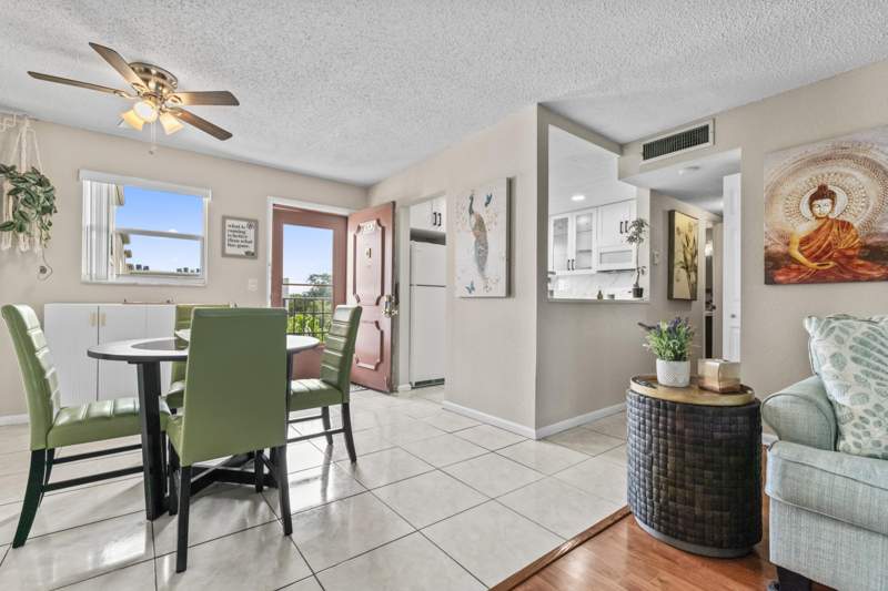 1 bedroom Condominium at 225 Bonnie Boulevard #302, Lakeside Village Condo 10, Palm Springs — photo 4