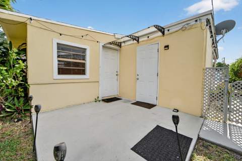 2105 Worthington Road, West Palm Beach FL - photo 7 of 25