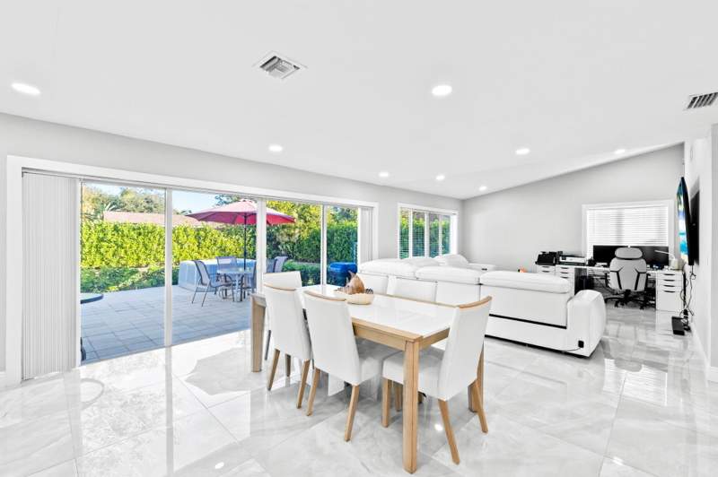 4 bedroom Single Family Residence at 12293 Old Country Road, Pinewood East No 2 Of Wellington Replat Of Tract B, Wellington — photo 3