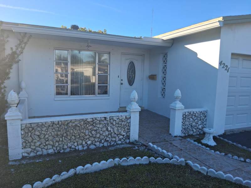 2 bedroom Single Family Residence at 4221 NW 51st Avenue, Oakland Estates 5th Sec, Lauderdale Lakes — photo 3