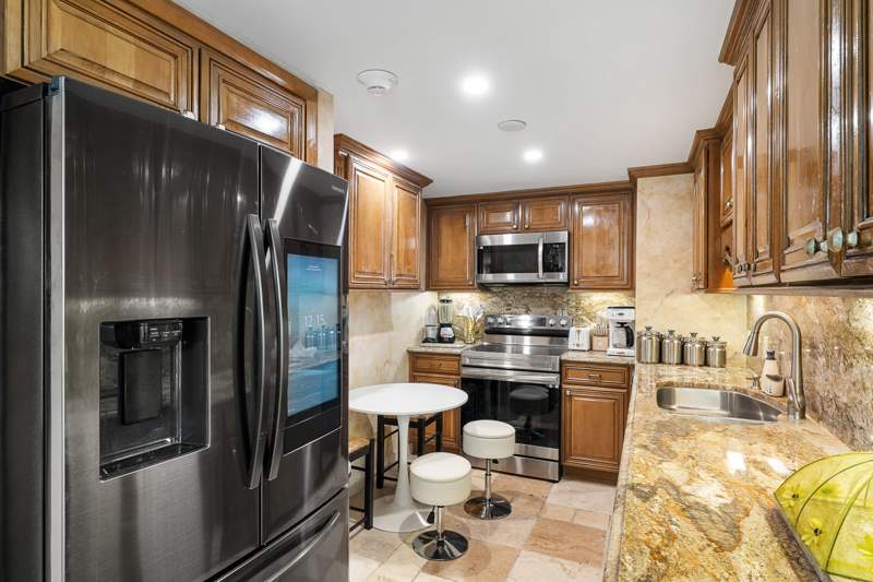 2 bedroom Condominium at 5600 N Flagler Drive #605, Palm Beach House, West Palm Beach — photo 4