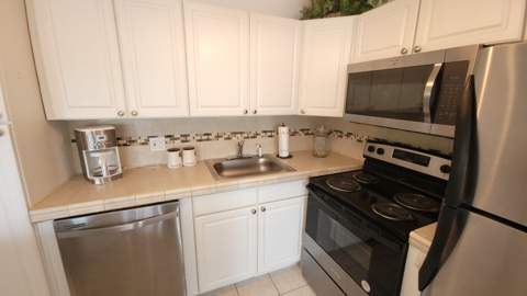 405 Southampton A, West Palm Beach FL - photo 9 of 55