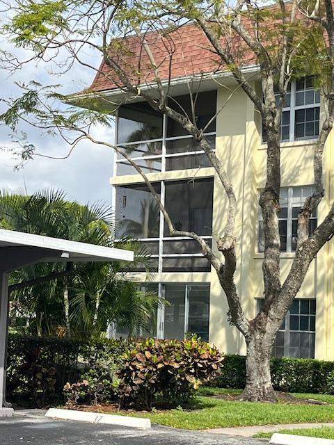 2 bedroom Condominium at 5500 Tamberlane Circle #305, Tamberlane 1 Condo, Palm Beach Gardens — photo 2
