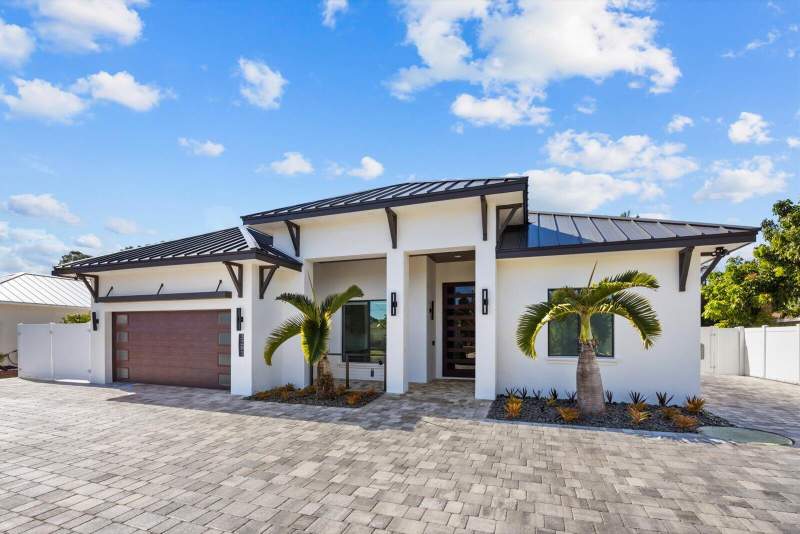 4 bedroom Single Family Residence at 3291 SE West Snow Road, Port St Lucie Section 39, Port St. Lucie — photo 2