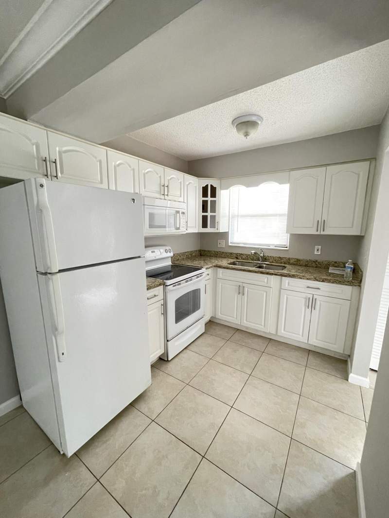 3 bedroom Townhouse at 5806 Channel Drive, Canalake Replat, Greenacres — photo 4