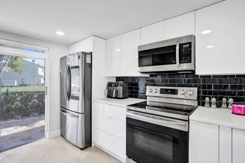 868 Crystal Lake Drive, Deerfield Beach FL - photo 10 of 62