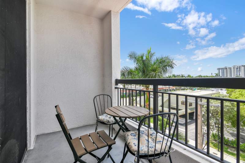 2 bedroom Condominium at 233 S Federal Highway #421, Boca Grand Condo, Boca Raton — photo 2