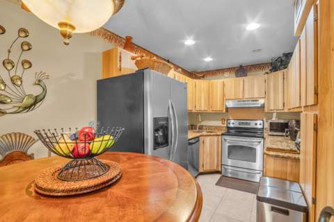 1012 Green Pine Boulevard #H2, West Palm Beach FL - photo 6 of 36