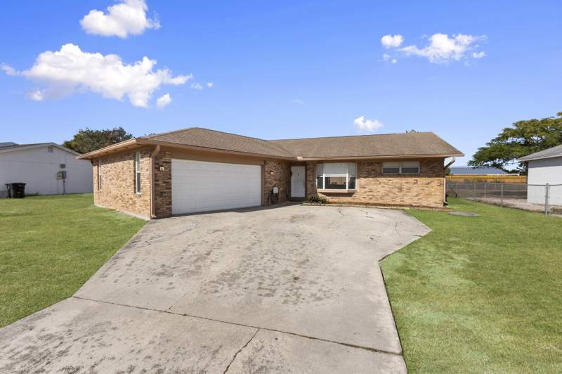 3 bedroom Single Family Residence at 449 SE Oakridge Drive, Port St Lucie Section 18, Port St. Lucie — photo 3
