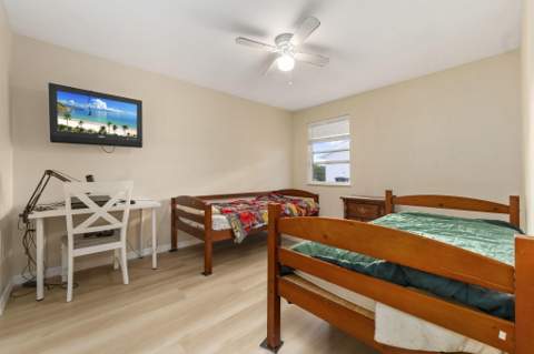 449 SE Oakridge Drive, Port St. Lucie FL - photo 17 of 46
