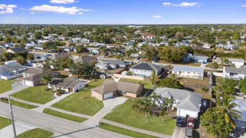 449 SE Oakridge Drive, Port St. Lucie FL - photo 23 of 46