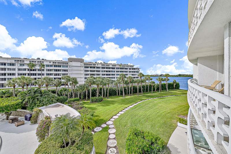 2 bedroom Condominium at 2760 S Ocean Boulevard #310, Regency Of Palm Beach, Palm Beach — photo 2