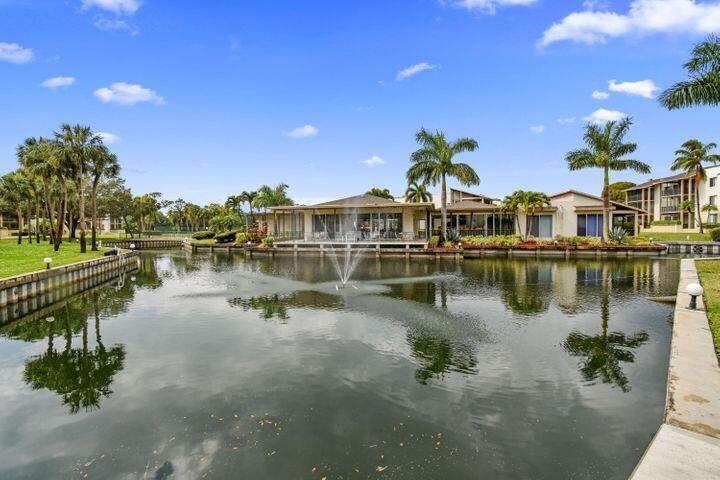 1 bedroom Condominium at 11811 Ave Of The Pga #2-1 C, Longwood Condominiums, Palm Beach Gardens — photo 2