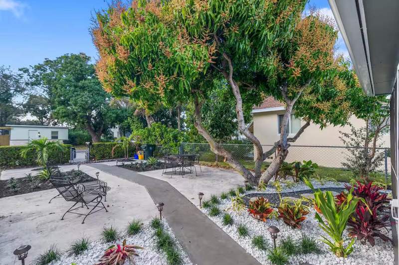 2 bedroom Single Family Residence at 610 N D Street, Lake Worth Town Of, Lake Worth Beach — photo 3