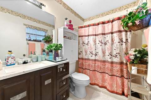 2531 Doral Way, Riviera Beach FL - photo 13 of 28