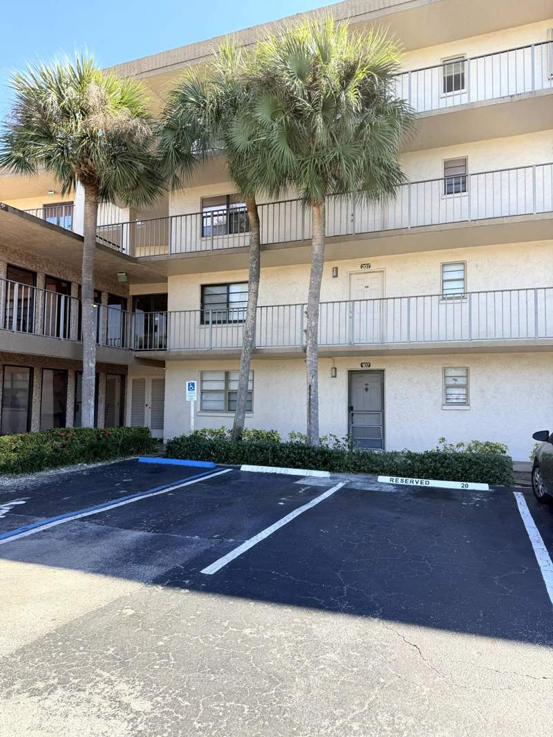 2 bedroom Condominium at 9300 SW 8th Street #107, Isle Of Sandalfoot Condo, Boca Raton — photo 2