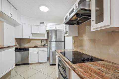 2878 Donnelly Drive #106, Lake Worth FL - photo 8 of 20