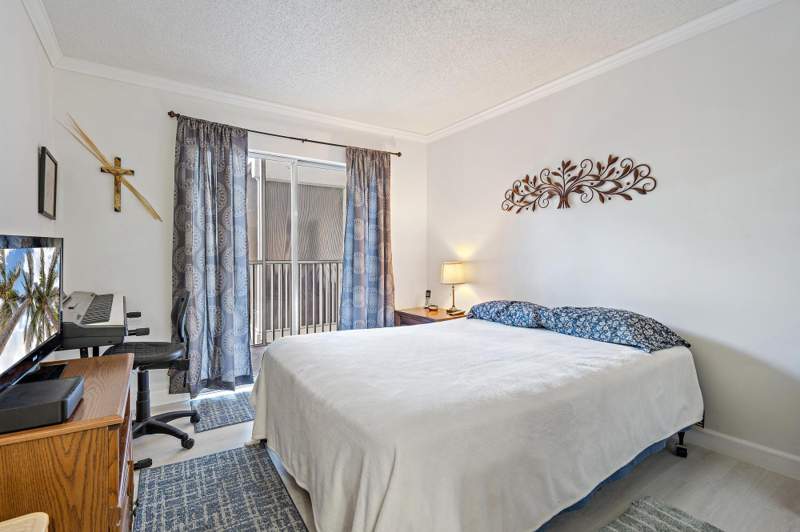 1 bedroom Condominium at 1516 S Lakeside Drive #207, Palm Lake 1 Condo, Lake Worth Beach — photo 5