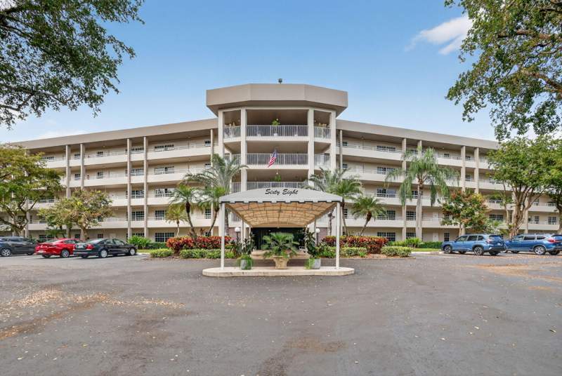 3 bedroom Condominium at 545 Oaks Lane #409, No 68 Palm-Aire Country Club, Pompano Beach — photo 2