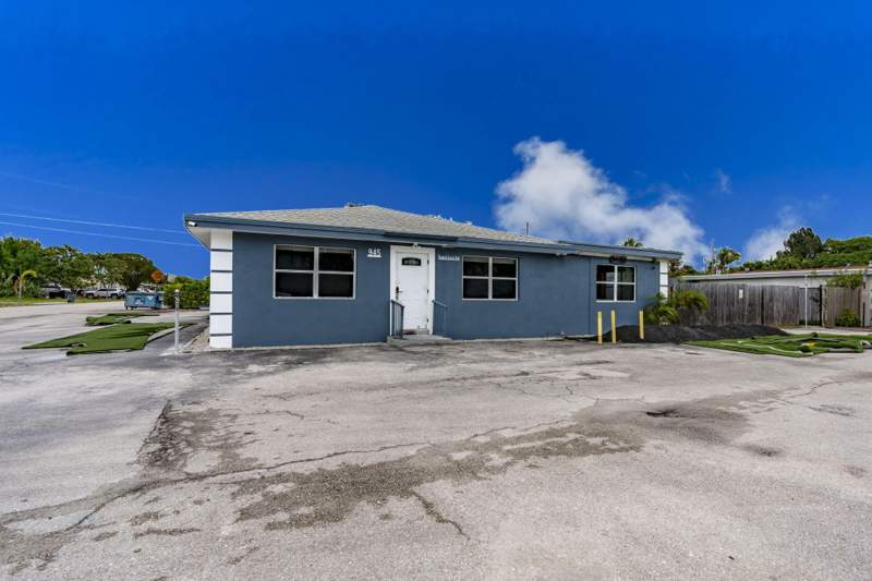 4 bedroom Single Family Residence at 945 Miner Road, Tropical Terrace, Lake Worth — photo 4